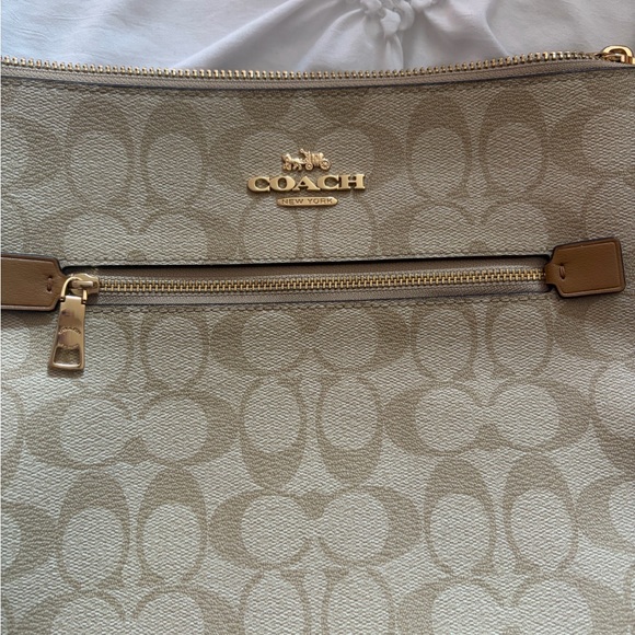 Coach Khaki/Tan Signature Crossbody Bag with Gold Hardware - Picture 2 of 3